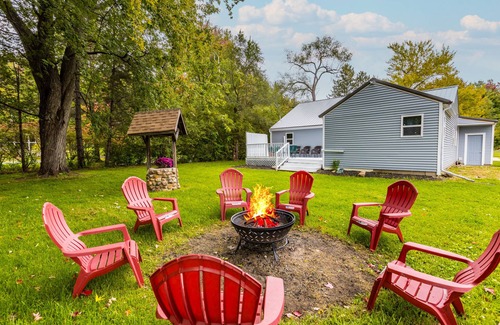 Birch Run Township House | Frankenmuth XMAS Wonderland! | HotTub OPEN| PetsOK