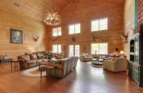 Fraziers Bottom Cabin | Fraziers Bottom Cabin on 800 Acres of Land w/Lake