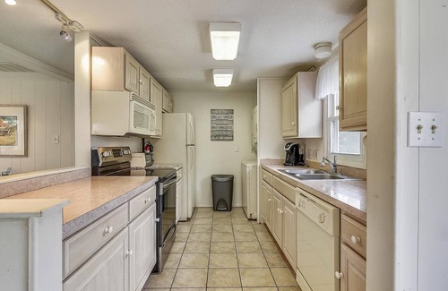 South Bethany House | FREE ACTIVITIES INCLUDED! Located only steps from the beautiful beaches of South Bethany - 5 bedroom, 3 bath cottage