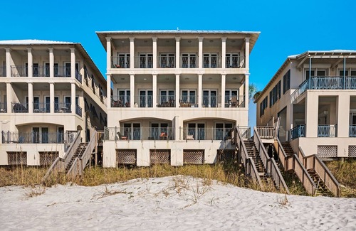 Delos House | Free Beach Chairs Mar- Oct! Pets Welcome! Private Splash Pool!