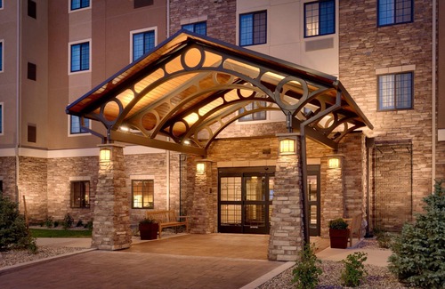 Cheyenne Apartment | Free Breakfast Buffet Included! Pool & Hot Tub Access. Studio Near Downtown!