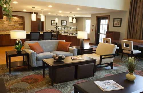 Lanham Apartment | Free Breakfast! Convenient Location Near Gov't Offices!