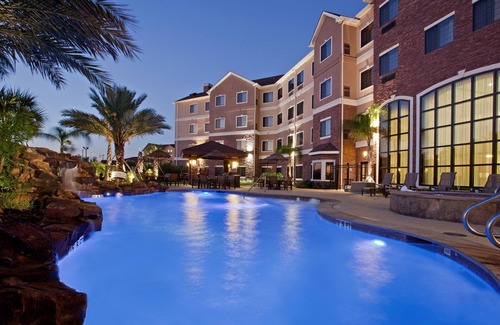 Webster Apartment | Free Breakfast + Outdoor Pool + Fitness Center Access | Close to NASA
