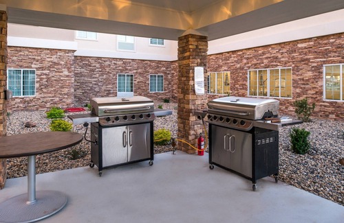 Pecos Apartment | Free Breakfast. Pool. Gym. Great for Business Travelers!