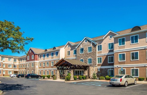 East Texas Apartment | Free Breakfast! Studio with Pool Access. Near Lehigh Valley International Airport