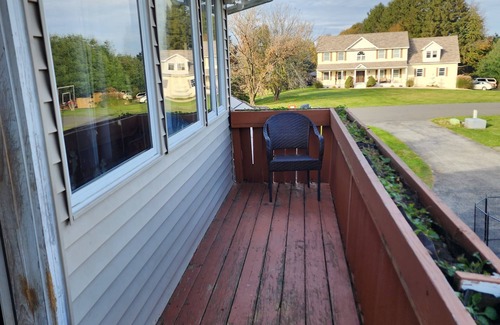 Poughkeepsie House | FREE EV charger and NEMA plug! Breathtaking scenery.