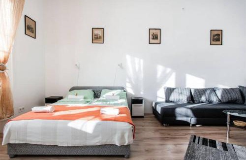 Csarnok negyed Apartment | FREE GARAGE! Downtown apartment near the NEW YORK coffee house