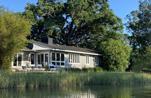 Saint Simons Heights House | Free Golf Cart, Kayaks - Close to Beach!