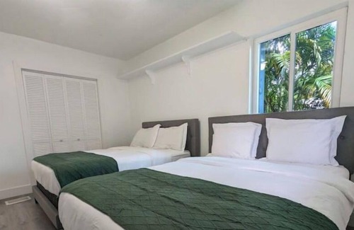 Biscayne Park House | FREE NIGHT in Miami Tropical Escape