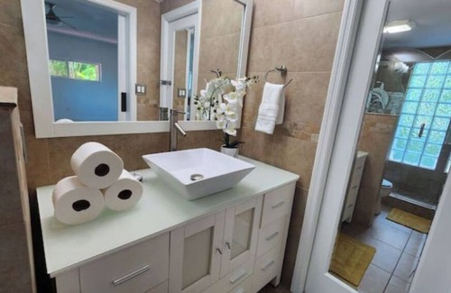 Biscayne Park House | FREE NIGHT in Miami Tropical Escape