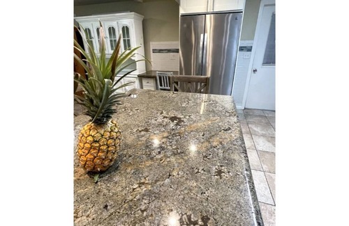 Kalihi Valley Apartment | free Parking! 2 rooms private bath with Aloha