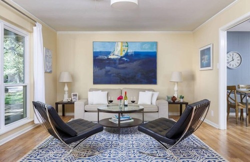 Allandale House | Free Parking, Large Yard, Home Office - 5 Pillars