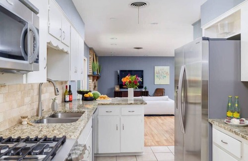 Allandale House | Free Parking, Large Yard, Home Office - 5 Pillars