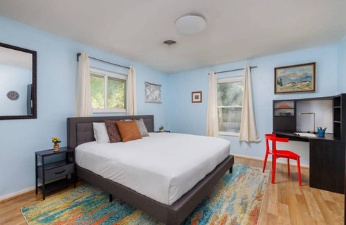 Allandale House | Free Parking, Large Yard, Home Office - 5 Pillars