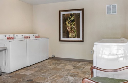 Highland Meadows Condo | Free Parking & Shuttle to Lionshead/Vail Village, Hot Tubs; Aspen #1305