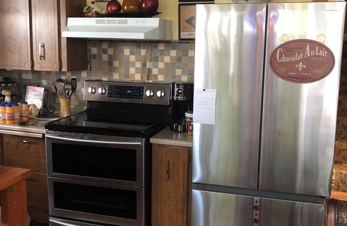 Milk River House | Free self serve breakfast. 12 mins to USA border/26 mins to Writing on Stone.