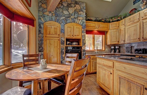 Warrior's Mark West House | Free SkyCard Activities - Private Hot Tub, Ideal for Families - Gold King Lodge