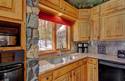 Warrior's Mark West House | Free SkyCard Activities - Private Hot Tub, Ideal for Families - Gold King Lodge