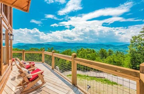 Sevierville House | Freedoms View, Game Room & Amazing Views, FREE tickets each paid day, Hot Tub!