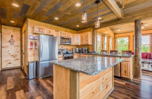 Sevierville House | Freedoms View, Game Room & Amazing Views, FREE tickets each paid day, Hot Tub!