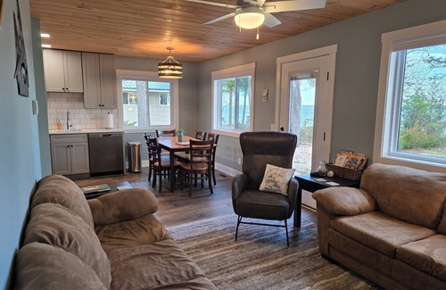Cheboygan Cottage | Freighter View: Hike, Sip Cider & Watch Freighters – Fall at the Lake!
