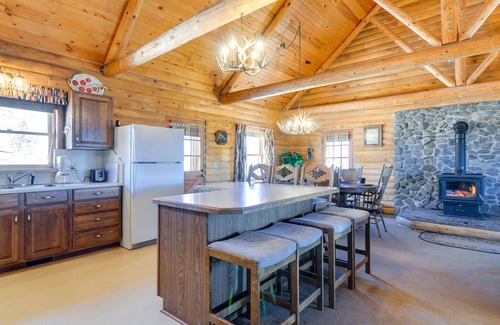 Fremont House | Fremont Vacation Rental w/ Mountain & Valley Views