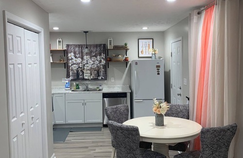 Terry Sanford House | Fresh and relaxing home on a quiet street in Haymount near FSU and Fort Liberty