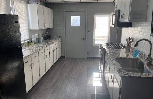 Two Rivers House | Fresh Coast Bar- Sleeps 12. 2 Blocks to Lake Michigan . Perfect for events!