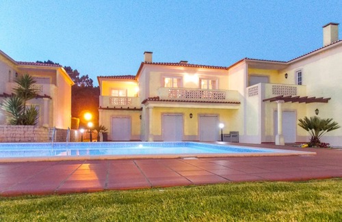 Praia del Rei Apartment | Fresh & Modern Apartment Pool View 5 minutes from the Beach