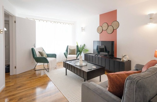 Five Oak Green House | Fresh new 3BRhouse close to town