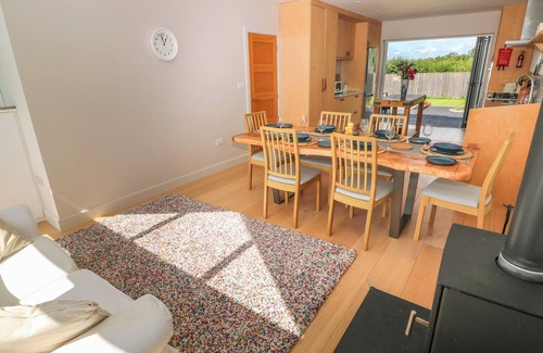 Carew Newton Cottage | FRESH WINDS, pet friendly, with open fire in Carew