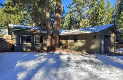 Al Tahoe Cabin | Freshly remodeled lake house in the heart of Tahoe