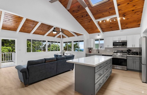 Kona Palisades House | Freshly Remodeled w/Vaulted Ceilings ,Lanai view 3.5 mi from Airport Live Local