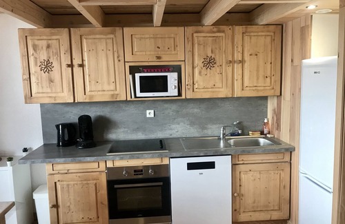 Mont-de-Lans Apartment | Freshly renovated apartment for 10/12, ski-in/ski-out, magnificent view