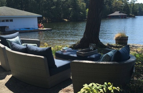 Muskoka Lakes House | Freshly Renovated, Modernized, Water's Edge Cottage.