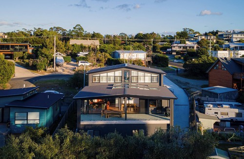 Coles Bay House | Freycinet On The Bay - Freycinet Holiday Houses