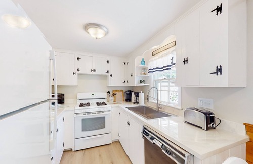 South Dennis Cottage | Freydis Glen | Dog-friendly cottage in South Dennis with firepit - walk to bay