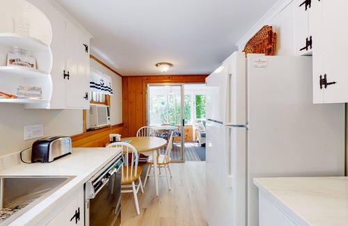 South Dennis Cottage | Freydis Glen | Dog-friendly cottage in South Dennis with firepit - walk to bay