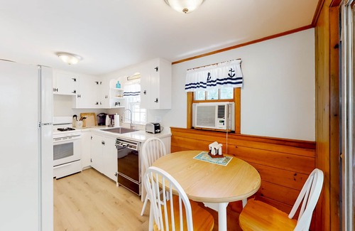 South Dennis Cottage | Freydis Glen | Dog-friendly cottage in South Dennis with firepit - walk to bay