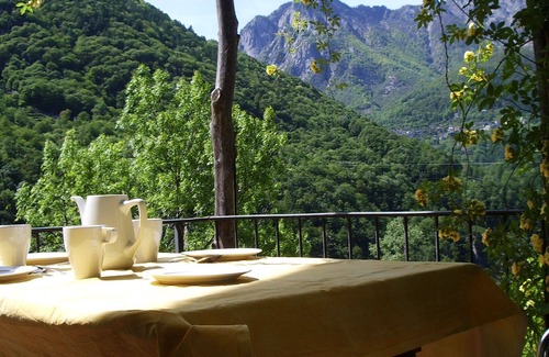 Cavigliano House | Friendly, light house w/enchanting view of the summit and old mountain villages