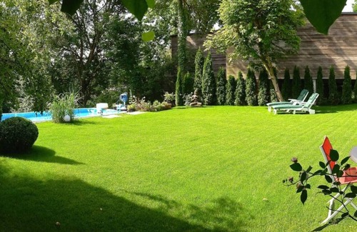 Starnberg Apartment | Friendly/modern Apartment. Central but very quiet Location with a Swimming Pool!