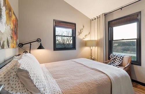 Bryant Cabin | Froggy Bottom Hideaway Along the Great River Road
