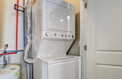 Roseland Apartment | Frontdesk | 1 BR Near Notre Dame
