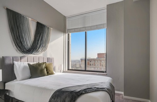 Gateway District Apartment | Frontdesk | 2 BR Apt by Rocket Mortgage Fieldhouse