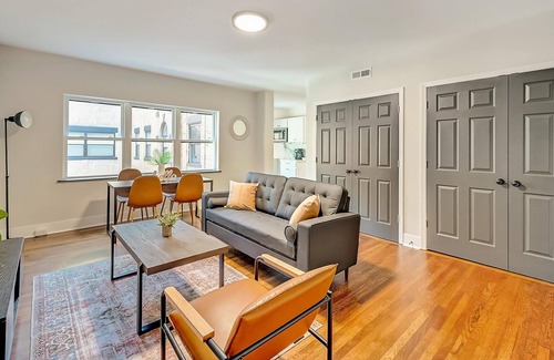 East Walnut HIlls Apartment | Frontdesk | 2 BR Apt near Eden Park