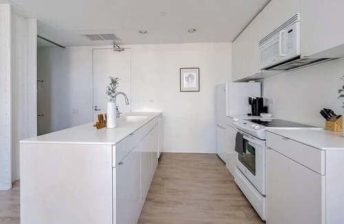 Gateway District Apartment | Frontdesk | Beautiful Studio near Downtown