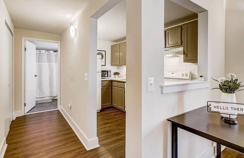Gayborhood Apartment | Frontdesk | Bright Studio in Midtown