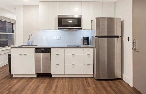 Hanover Place Apartment | Frontdesk | Bright Studio Apt near Union Station
