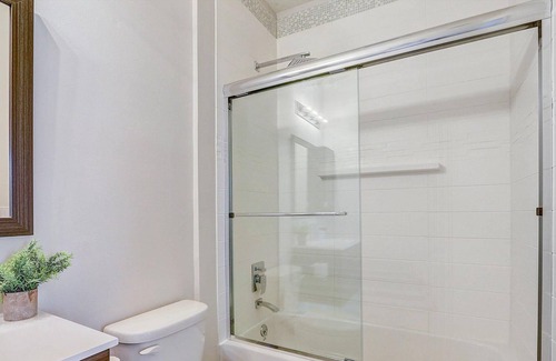 Brewerytown Apartment | Frontdesk | Convenient 2BR Brewerytown Apt