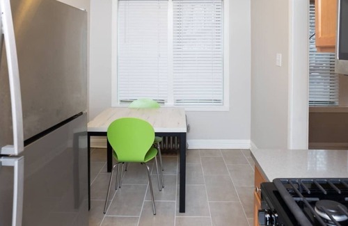 Kenwood Apartment | Frontdesk | Open 1 BR Apt 6 miles to Downtown